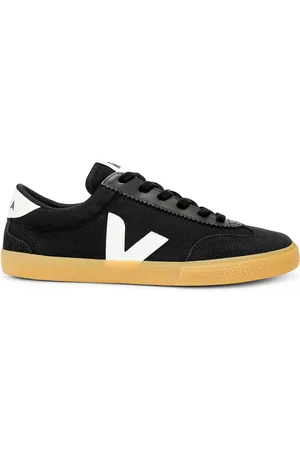 Veja Volley in Black