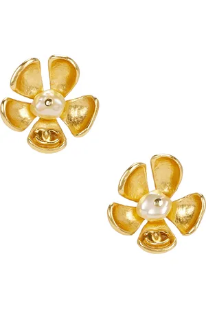 CHANEL CC Pearl Flower Earrings in Metallic
