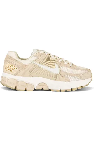 Nike Zoom Vomero 5 Sneaker in Ivory