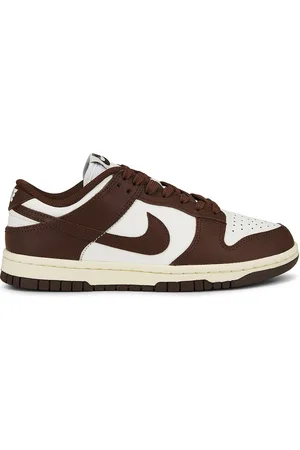 Nike Dunk Low Sneaker in Brown