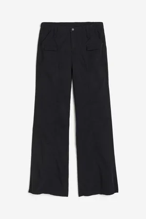 https://images.fashiola.in/product-list/300x450/h-and-m/104758480/canvas-cargo-trousers.webp