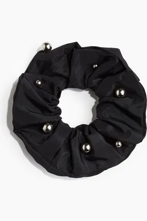 H&M Beaded scrunchie