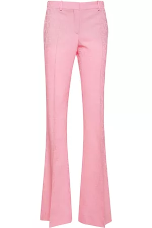 7 Chic Outfits With Pink Pants