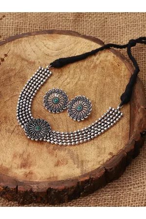 Veni Women Silver-Toned & Green Brass Silver-Plated Oxidised Necklace