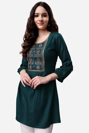 Sangria Women Floral Embroidered Longline Top