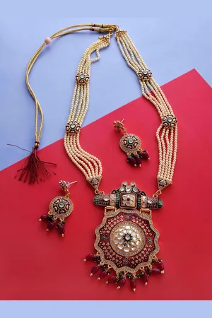 The Pari Gold-Plated Stone Studded and Pearl Beaded Jewellery Set