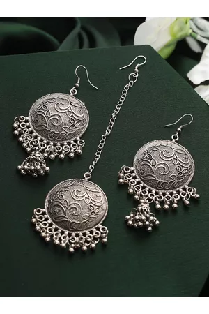 Priyaasi Women Silver-Plated Oxidised Maang Tikka With Earrings