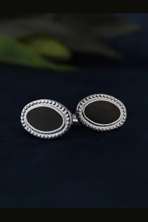 Kavove Men Silver-Toned & Black Oval Shape Cufflink