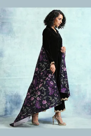 trueBrowns Women Black Printed Velvet Shawl