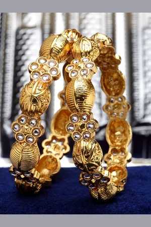 karatcart Set Of 2 Gold-Plated Kundan-Studded Bangles