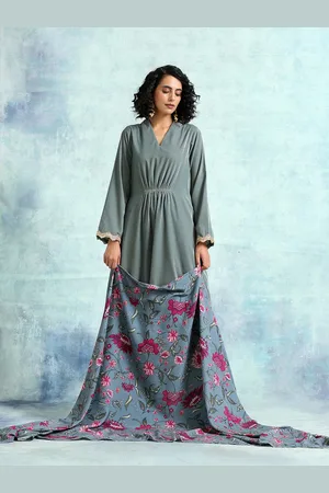 trueBrowns Women Grey Floral Printed Velvet Shawl