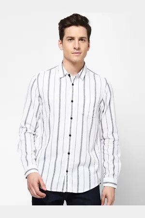 Wrangler Men Vertical Striped Slim Fit Cotton Casual Shirt