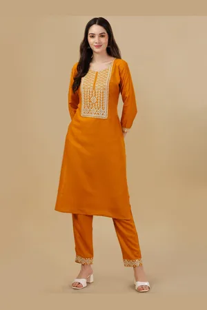GUFRINA Women Floral Embroidered Kurta With Trousers