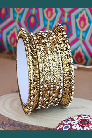 I Jewels Set Of 4 Gold-Plated Stone-Studded Bangles