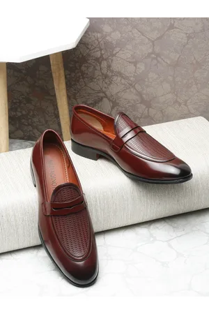 MUTAQINOTI Men Brown Textured Patent Leather Loafers