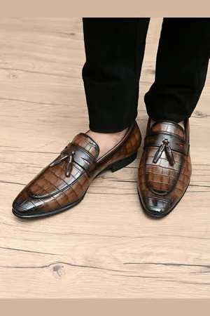 San Frissco Men Textured Lightweight Tassel Loafers