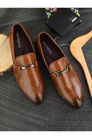 San Frissco Men Textured Buckle Detailed Comfort-Fit Formal Moccasins