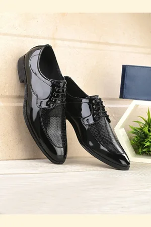 Invictus Men Textured Formal Derbys