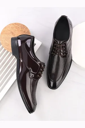 Invictus Men Textured Formal Derbys