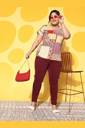 Berrylush Floral Print Round Neck Regular Top