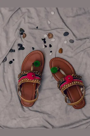 LIL PITAARA Girls Embellished Ethnic One Toe Flats