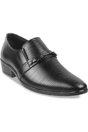 Metro Men Textured Round-Toe Formal Loafers