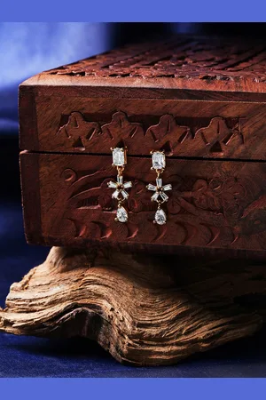HOT AND BOLD Gold-Plated Classic Drop Earrings