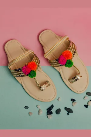 LIL PITAARA Girls Pom Pom Embellished Ethnic One Toe Flats
