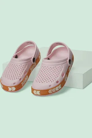 Pantaloons Girls Pink Perforations Clogs