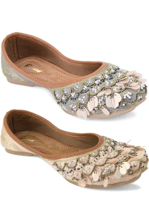 DESI COLOUR Women Pack Of 2 Embellished Ethnic Mojaris