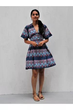 Chidiyaa Women Navy Blue & Pink Print V-Neck Cotton Dress