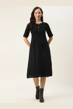 BRINN Black Solid Flared Midi Dress