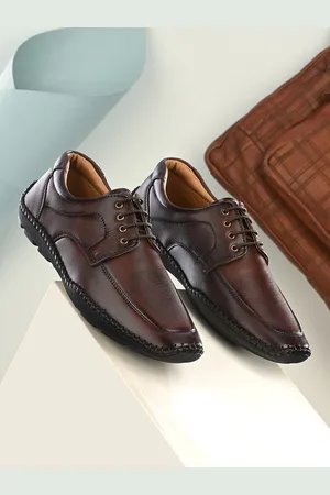 Invictus Men Textured Formal Derbys