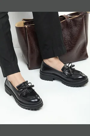 SHUZ TOUCH Women Heeled Tassel Loafers