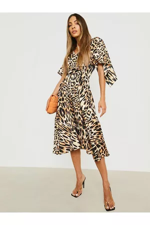 Boohoo Animal A-Line Belted Midi Dress