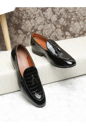 MUTAQINOTI Men Black Textured Patent Leather Loafers