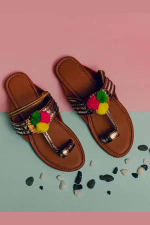 LIL PITAARA Girls Pom Pom Embellished Ethnic One Toe Flats