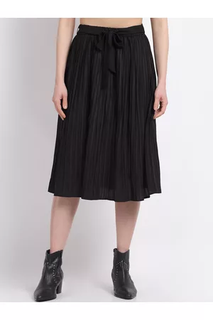 La Zoire Women Black Accordion Pleated Flared Skirt With Attached Belt
