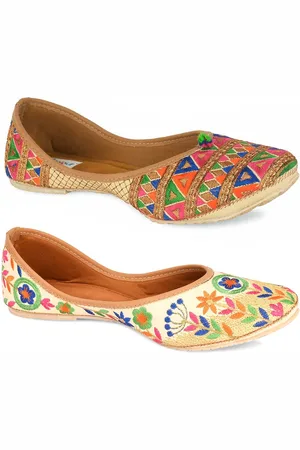 DESI COLOUR Women Set of 2 Woven Design Mojaris
