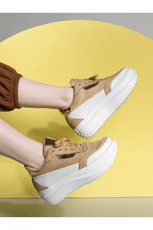 SHEZONE Women Lightweight Padded Insole Contrast Sole Sneakers
