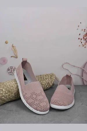 Jove Women Woven Design Comfort Insole Mesh Contrast Sole Slip-On Sneakers