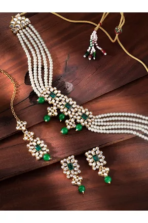 Peora Women Gold-Plated & Green Kundan Faux Pearl Studded Jewellery Set