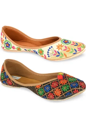 DESI COLOUR Pack of 2 Women Multi Printed Mojaris