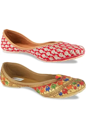 DESI COLOUR Women Pack Of 2 Red & Beige Woven Design Mojaris