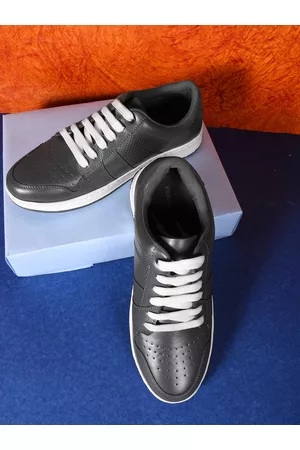 Highlander Men Textured Sneakers