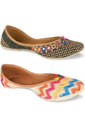 DESI COLOUR Pack of 2 Women Mojaris