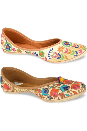 DESI COLOUR Women Set of 2 Embellished Ethnic Mojaris