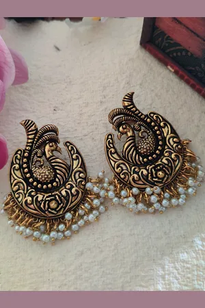Binnis Wardrobe Gold-Toned Contemporary Drop Earrings