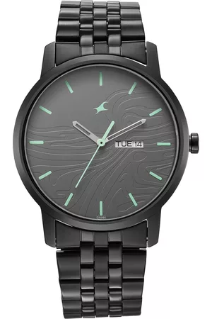 Fastrack Men Textured Round Dial & Bracelet Style Straps Analogue Watch- 3295NM01