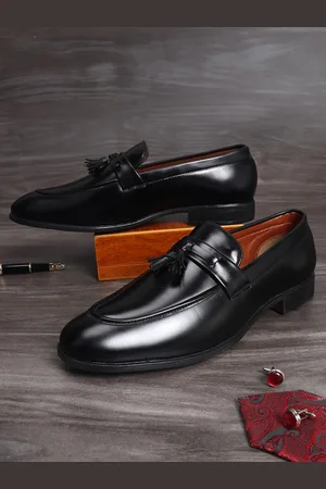 MUTAQINOTI Men Black Solid Loafers
